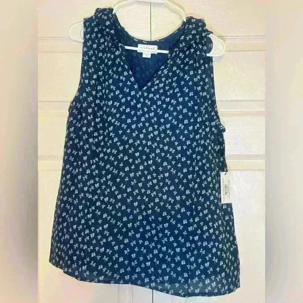 Velvet NWT Size M Sleeveless Top